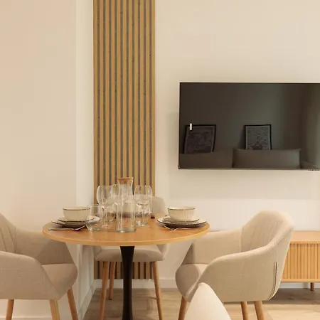 דירה Sky Garden Z Prywatnym Ogrodem I Tarasem, Oddzielna Sypialnia, Dzienny Z Aneksem Kuchennym, Blisko Plazy מידזיזדרויה